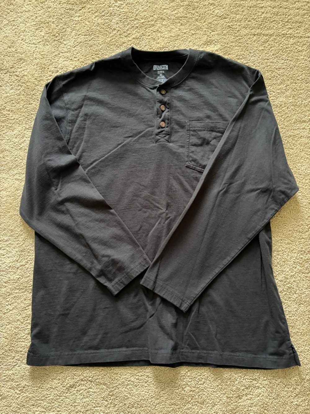 Duluth Men’s Black Long-Sleeve Henley Shirt